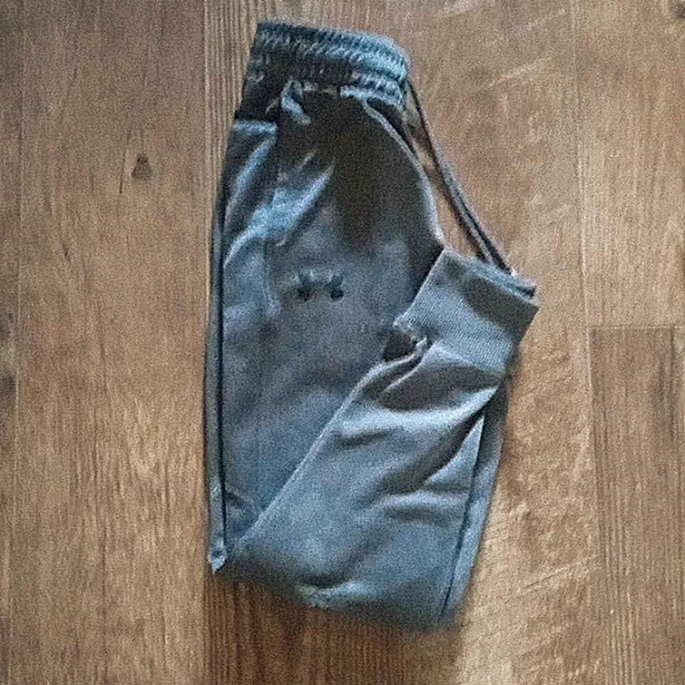 Under armor medium loose fit grey joggers